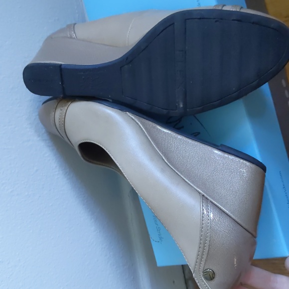 ❌DONATED Comfy beige nude soft system wedge heels - Picture 4 of 11